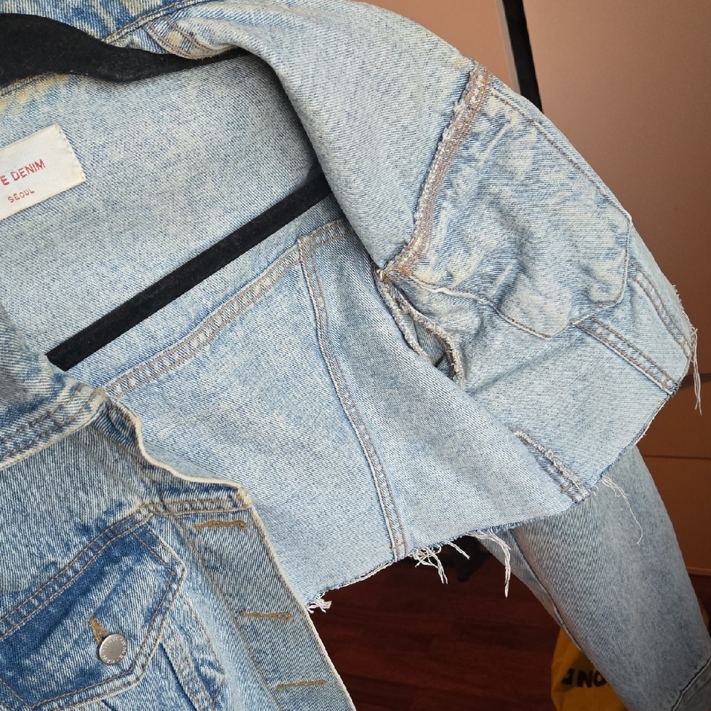 Cropped Distressed Denim Jacket - Picture 16 of 16